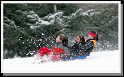 children sledging 400x248